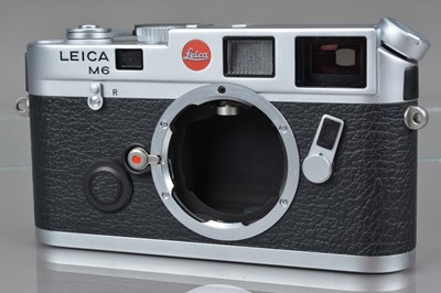 Lot 476 - A Leica M6 Rangefinder Camera body