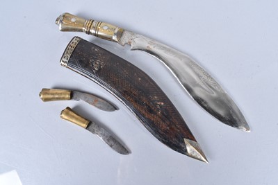 Lot 864 - A small horn handled kukri knife