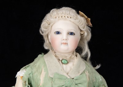 Lot 117 - A fine mid 19th century French fashionable doll