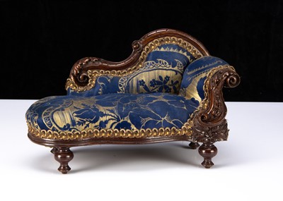 Lot 122 - A late 19th century doll’s chaise longue