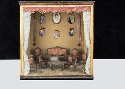 Lot 317 - A room setting display case with ‘silver’ white metal filigree dolls’ house furniture