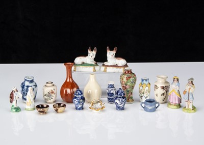 Lot 323 - Dolls’ house porcelain