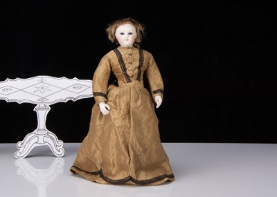 Lot 349 - A fine 19th century French swivel head fashionable doll