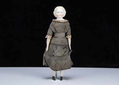 Lot 371 - A late 19th century German bisque should head doll