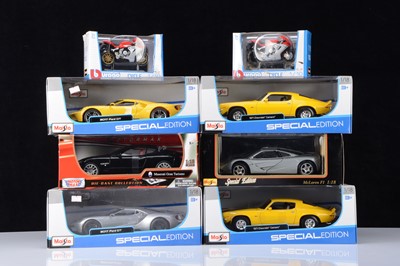 Lot 27 - 1:18 Scale Modern Sports Cars and Motor Bikes (8)