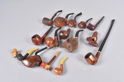 Lot 272 - A collection of smoking pipes
