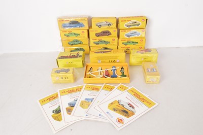 Lot 142 - Atlas Editions Dinky British and American Cars and Petrol Pumps, (18)