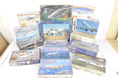 Lot 316 - Unbuilt plastic Aircraft kits in original boxes (17)