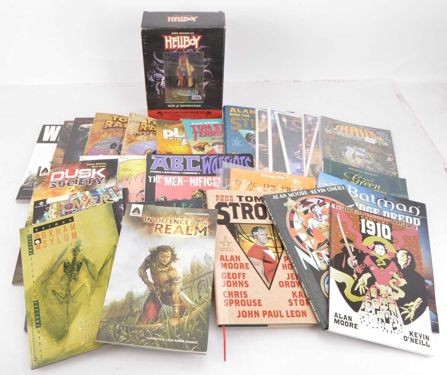 Lot 365 - 1980s and Later Comics and Modern Graphic