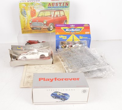 Lot 387 - Model Kits and Diecast Cars (5)