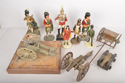 Lot 497 - Loose Military figures guns and howitzers (11)