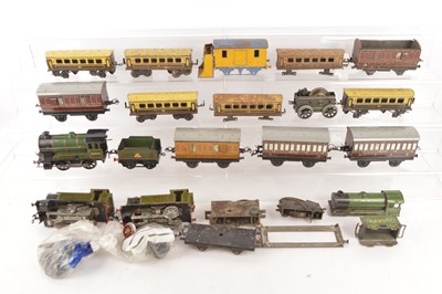 Lot 628 - Hornby 0 Gauge Clockwork and Electric Locomotives and Rolling Stock and Mettoy Passenger Train (qty)