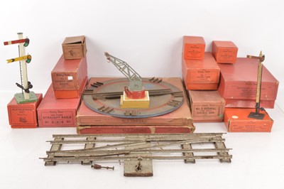 Lot 632 - Hornby 0 Gauge Track and Accessories (17)