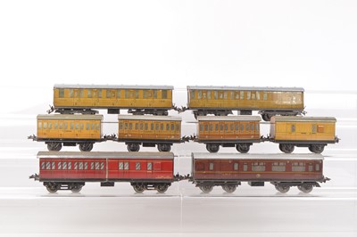 Lot 649 - Hornby 0 Gauge Bogie and 4-wheel Coaches (8)