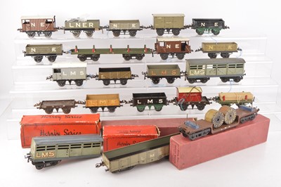 Lot 650 - Hornby 0 Gauge LMS LNER SR and GWR bogie and 4-wheel  Goods Rolling Stock (21)