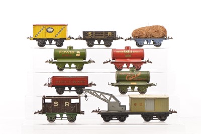 Lot 666 - Pre-war Hornby 0 Gauge Freight Stock (9)