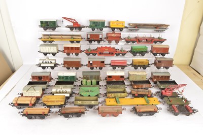 Lot 667 - Pre- and Post-war Hornby 0 Gauge Freight Stock (40+)