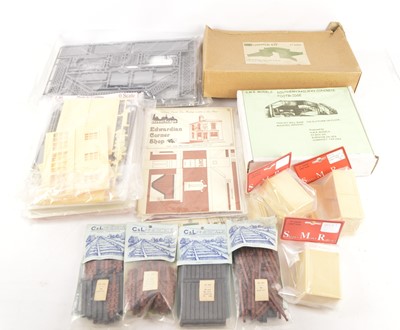 Lot 678 - Kittle NMB C&L and other makes 0 gauge Building Kits and scenic accessories in original packaging (qty)