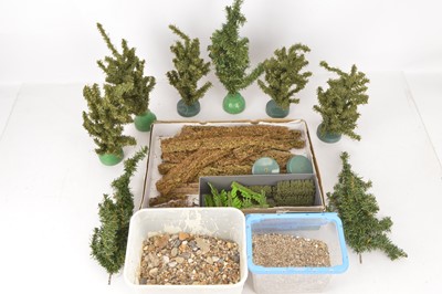 Lot 679 - Trees Hedges Fences and Tunnel scenic accessories for 0 gauge (qty)