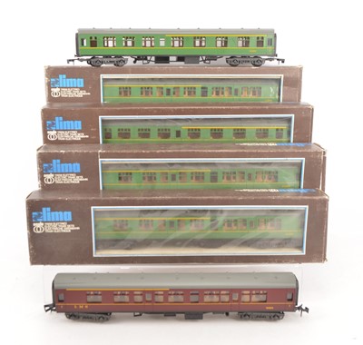 Lot 699 - Lima 0 Gauge BR SR bright green Mainline 1st/2nd Class Coaches and LMS maroon Coach