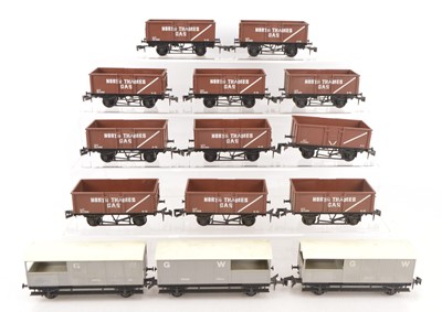 Lot 700 - Lima 0 Gauge North Thames Gas Open wagons and GWR Brake Vans (14)