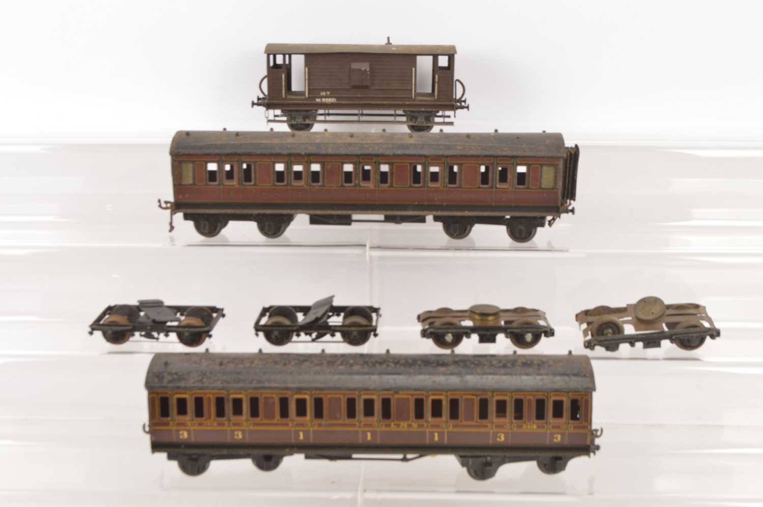 Lot 751 - Bassett-Lowke and Leeds 0 Gauge Coaches Wagons and spare bogies (5)