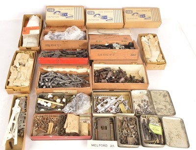 Lot 792 - A large assortment of 0 Gauge Fixtures and Fittings (2 boxes)