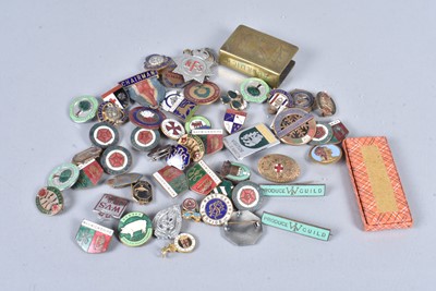 Lot 28 - An assortment of pin badges