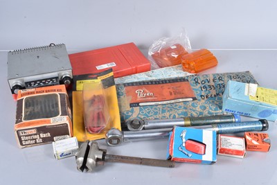 Lot 513 - A collection of Automotive tools and parts