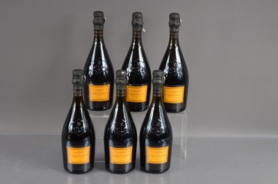 Lot 91 - Six bottles of Veuve Cliquot Ponsardin 'Le Grand Dame' Champagne 1995