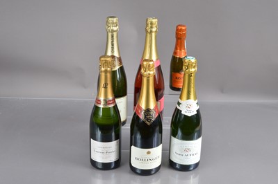 Lot 200 - Various bottles of sparkling wine including Bollinger Special Cuvée
