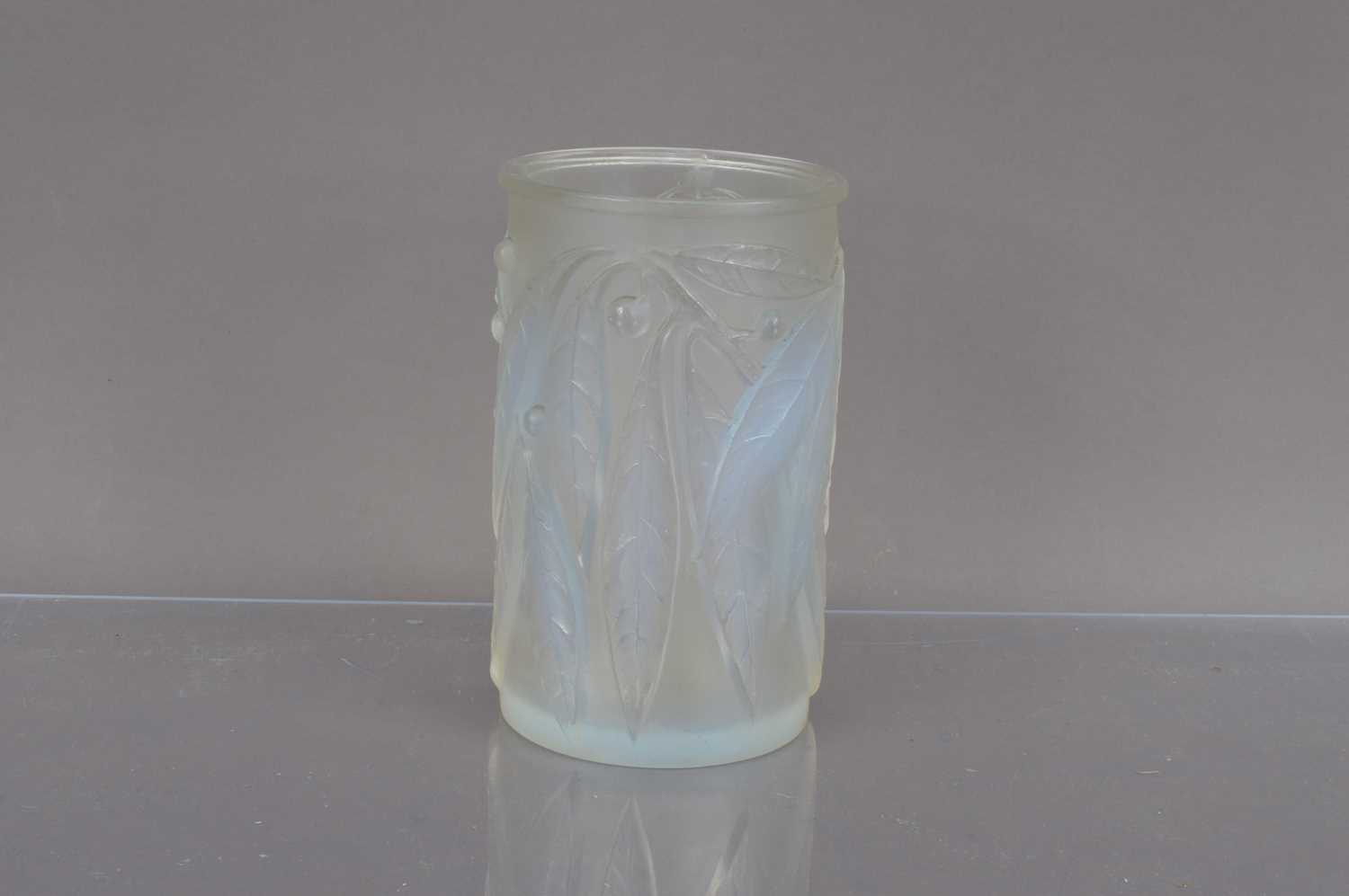 Lot 251 - An Art Deco period Lalique Glass Laurier pattern vase