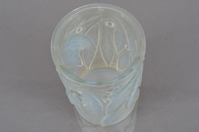 Lot 251 - An Art Deco period Lalique Glass Laurier pattern vase