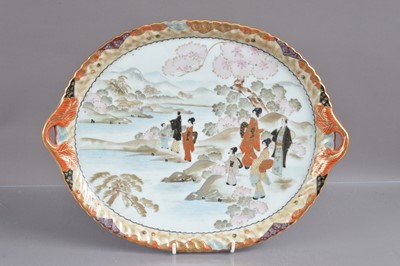 Lot 320 - An early 20th Century Japanese Satsuma porcelain tray