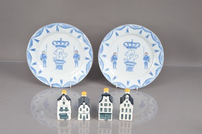 Lot 376 - A decorative pair of reproduction Chinese export porcelain 'Portuguese Market' style plates