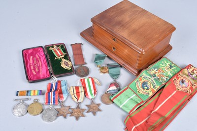 Lot 734 - A WWI Devonshire Regiment duo