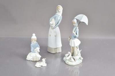 Lot 469 - A group of Lladro figurines