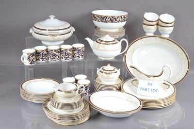 Lot 482 - A very extensive dinner service in Wedgwood 'Cornucopia' pattern