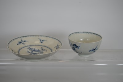 Lot 543 - An 18th Century early English porcelain teabowl and saucer circa 1770s