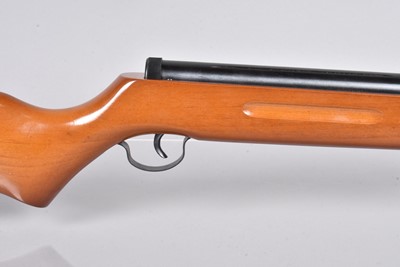 Lot 810 - An SMK B2 Traditional .22 Break Barrel Air Rifle