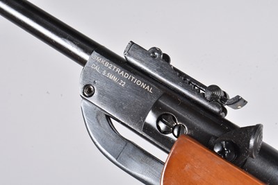 Lot 810 - An SMK B2 Traditional .22 Break Barrel Air Rifle