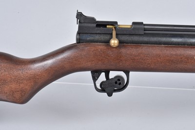 Lot 811 - A Crosman Model 2260 CO2 Air Rifle