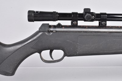 Lot 815 - An SMK Synxs .22 Break Barrel Air Rifle