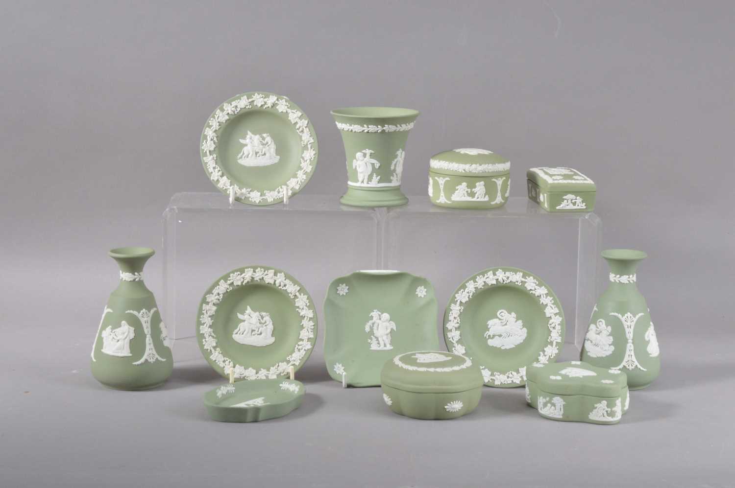 Lot 28 - A collection of modern Wedgwood jasperware items