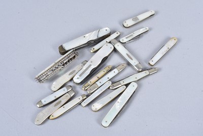 Lot 862 - A collection of Mother of Pearl and white metal pocket knives