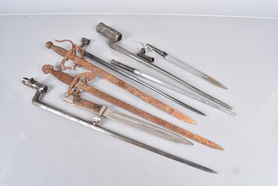 Lot 907 - An assortment of various blades