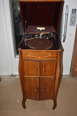 Lot 15 - Cabinet Gramophone