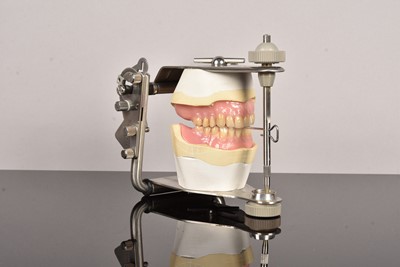 Lot 175 - A Gerber Condylator-6 Articulator