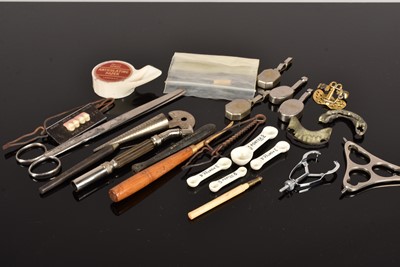 Lot 184 - An assortment of vintage Dental Tools and items