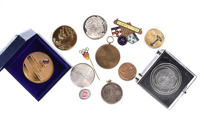 Lot 79 - An assortment of Olympic items